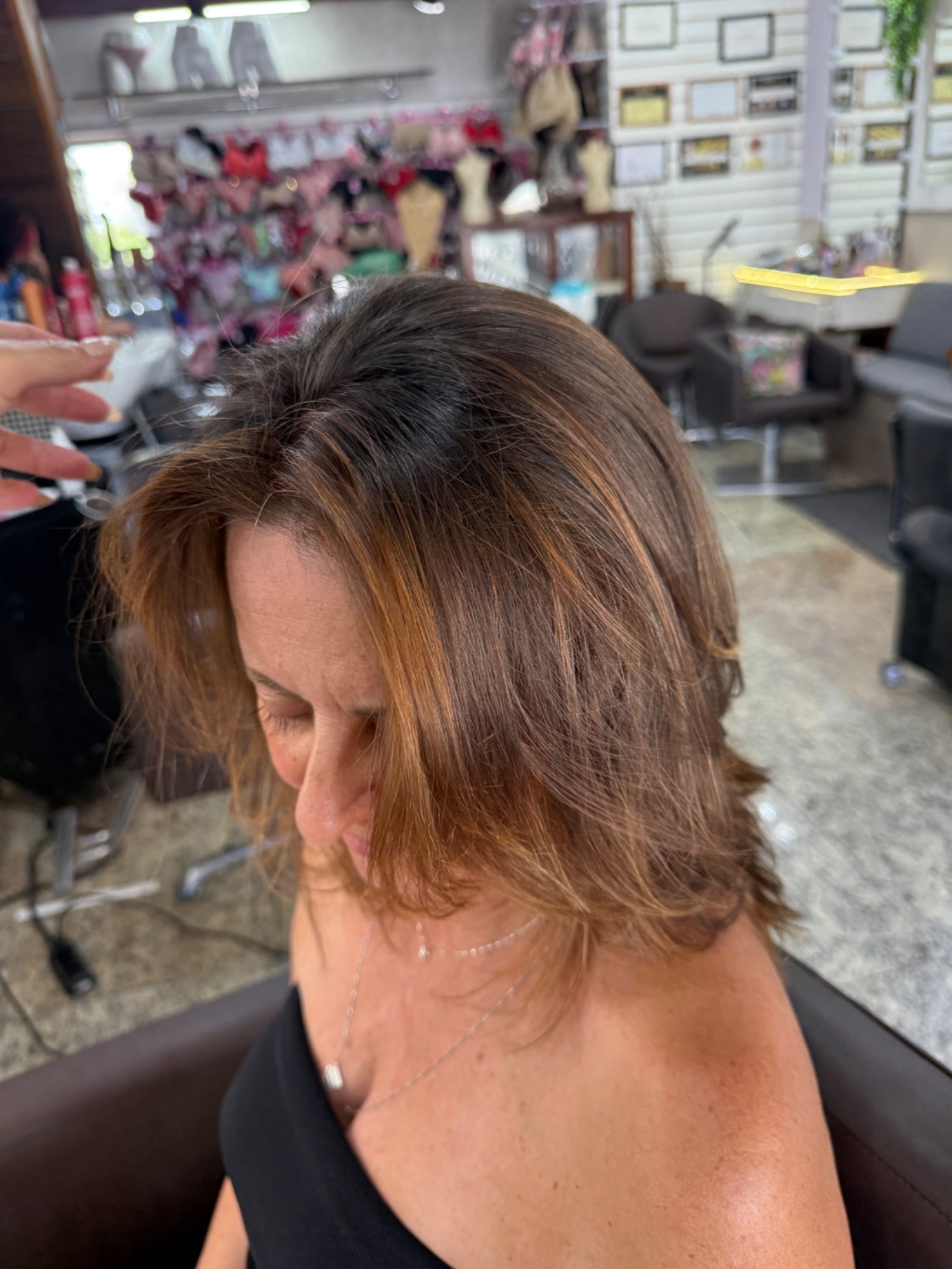 Cabelo finalizado com técnica de morena iluminada