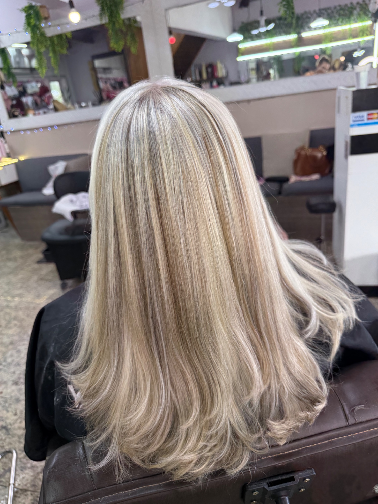 Loiro perolado cuidados em fio recém colorido no salão By Raquel